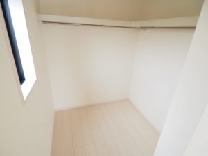 主寝室　ウォークインクローゼット